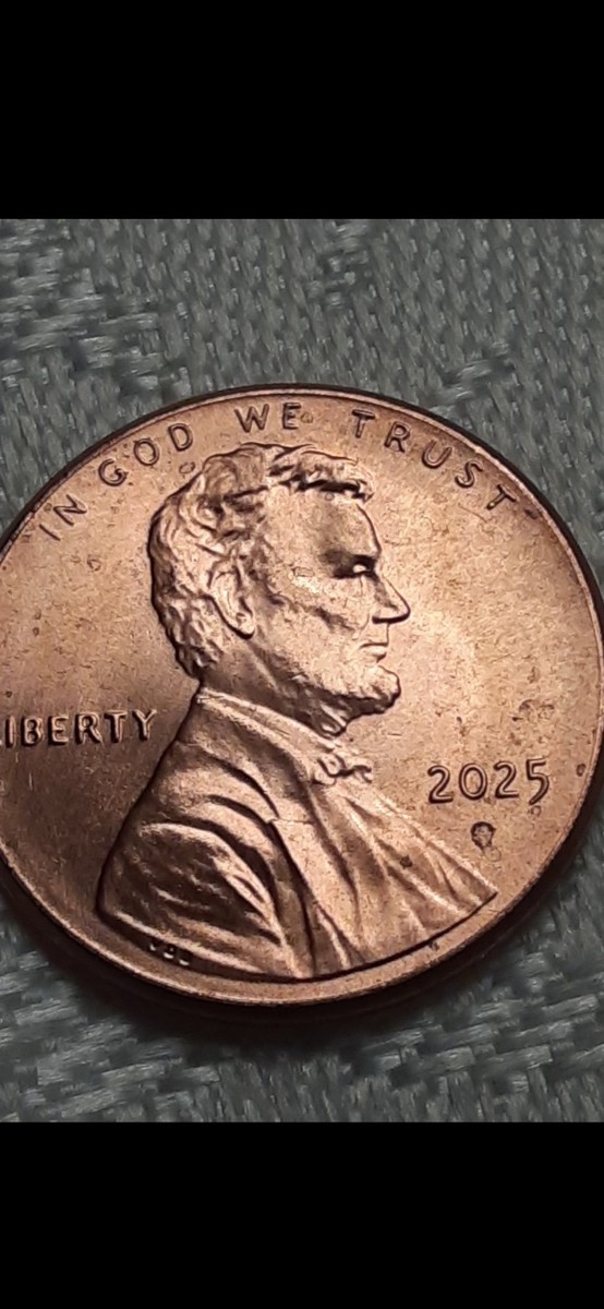 2025-D penny repunched mint mark error showing a secondary D impression offset from the primary mint mark